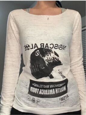 Women's Cream Graphic Long-Sleeve Scoop Neck Top